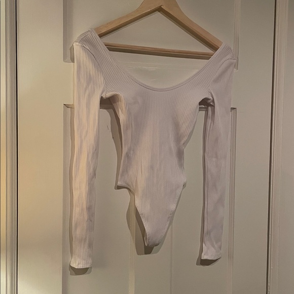 Aritzia Wilfred Free Leila White Ribbed Long Sleeve Bodysuit - Picture 3 of 8
